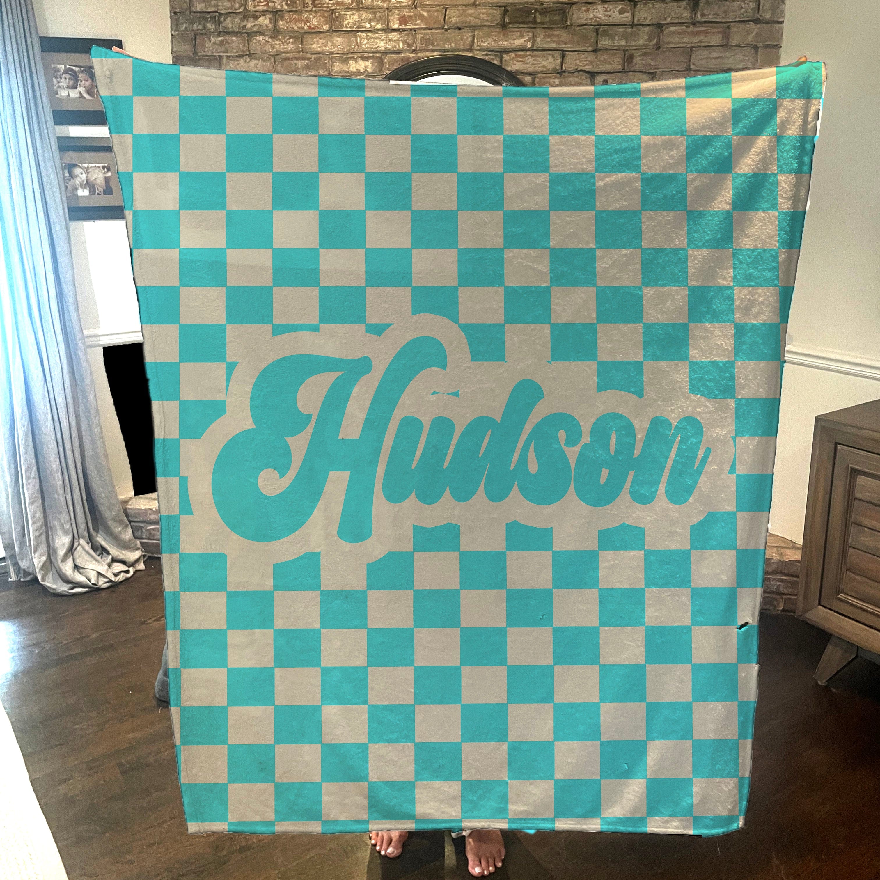 Retro Checkers name blanket - Available in 16 colors - Personalized with a name - the perfect gift