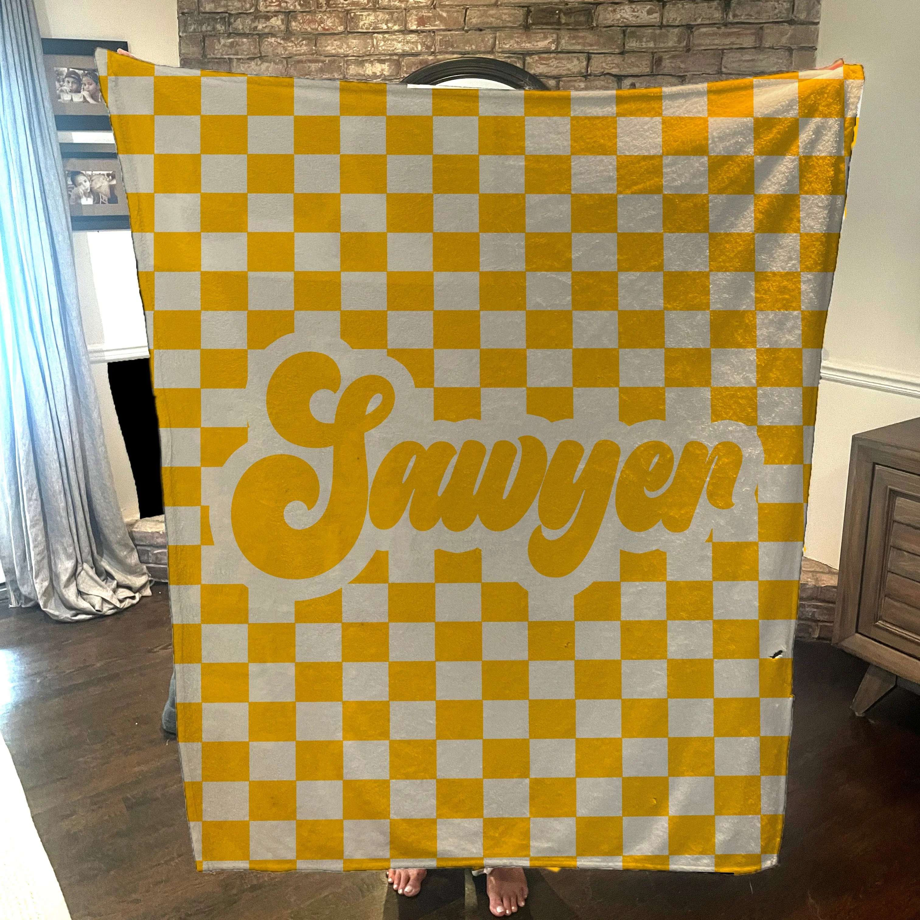 Retro Checkers name blanket - Available in 16 colors - Personalized with a name - the perfect gift - Image 2