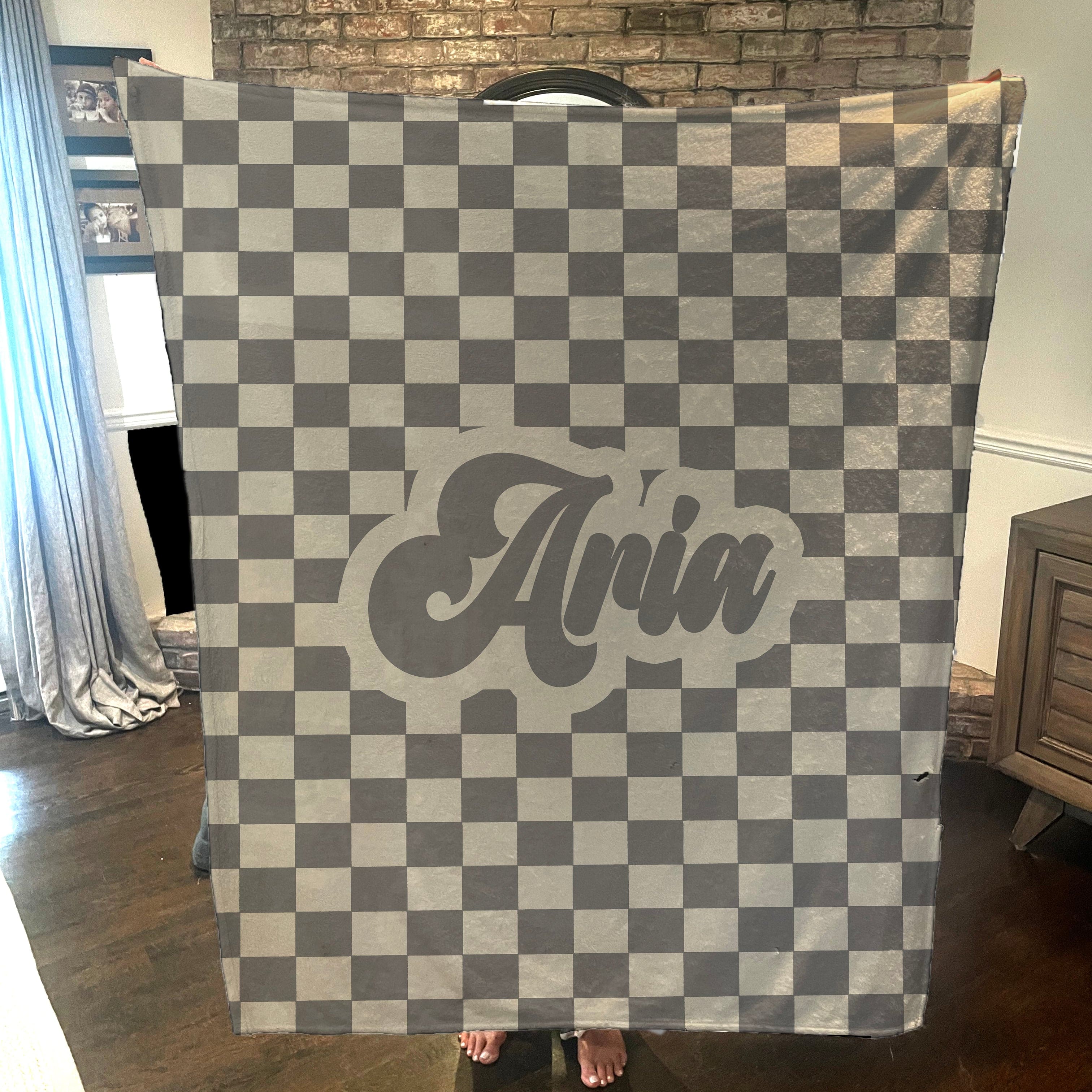 Retro Checkers name blanket - Available in 16 colors - Personalized with a name - the perfect gift - Image 4
